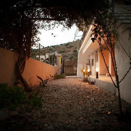 House On The Beach Salamina Esterno foto