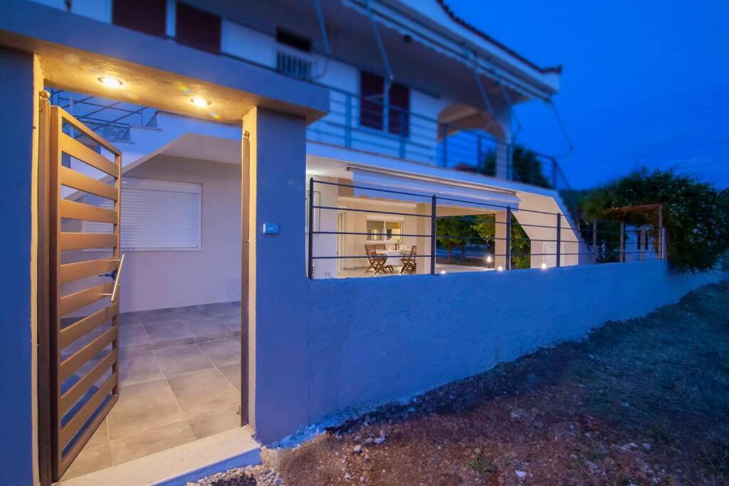 House On The Beach Salamina Esterno foto