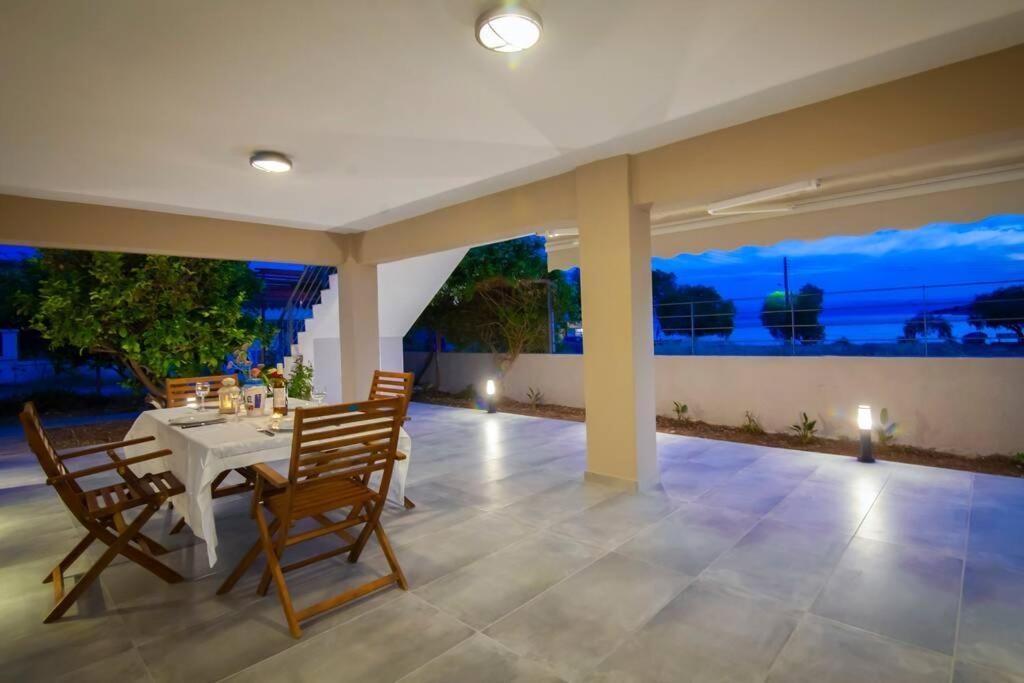 House On The Beach Salamina Esterno foto